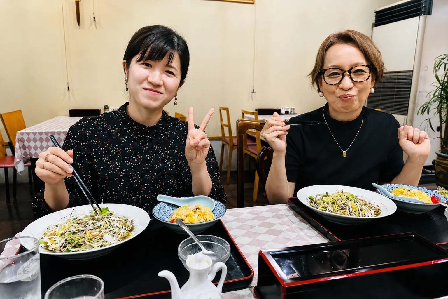 伊万里市の美容室Hair Studio JAM求人写真 スタッフ同士のランチ風景