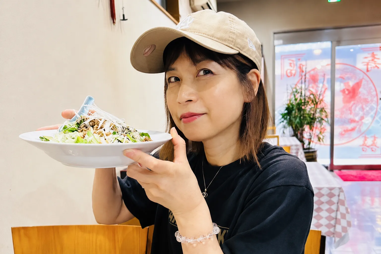 伊万里市の美容室Hair Studio JAM求人写真 ランチを楽しむスタッフ
